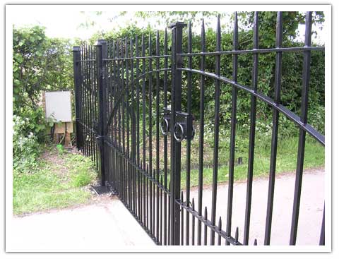 Agricultural / farm style automated gates