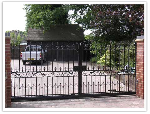 Ottershaw Sliding Gate